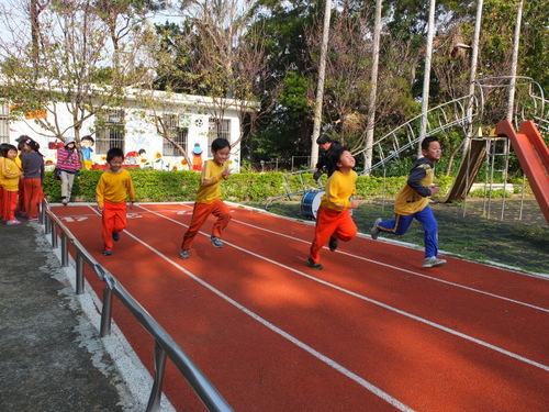 校慶運動會開始暖身