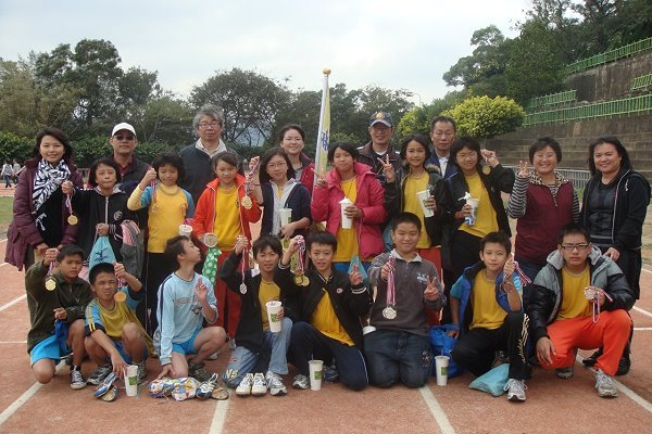 98年新埔鎮國小運動會合影